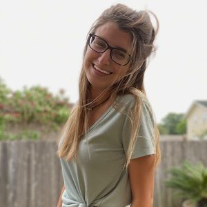 Meet your Posher, Abigail